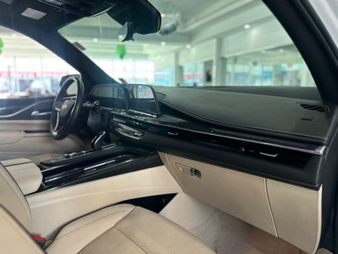 Used 2024 Cadillac Escalade Premium Luxury AWD/4WD image 22