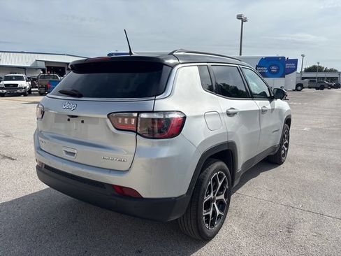 Used 2025 Jeep Compass Limited AWD/4WD image 5