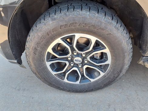 Used 2024 Ford Expedition XLT image 22