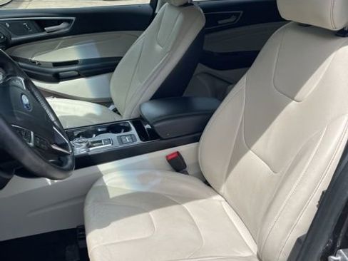 Used 2019 Ford Edge Titanium w/ Equipment Group 301A FWD image 8
