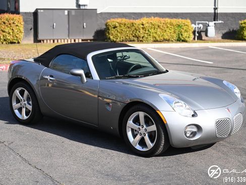 Used 2006 Pontiac Solstice Convertible w/ Power Package image 2