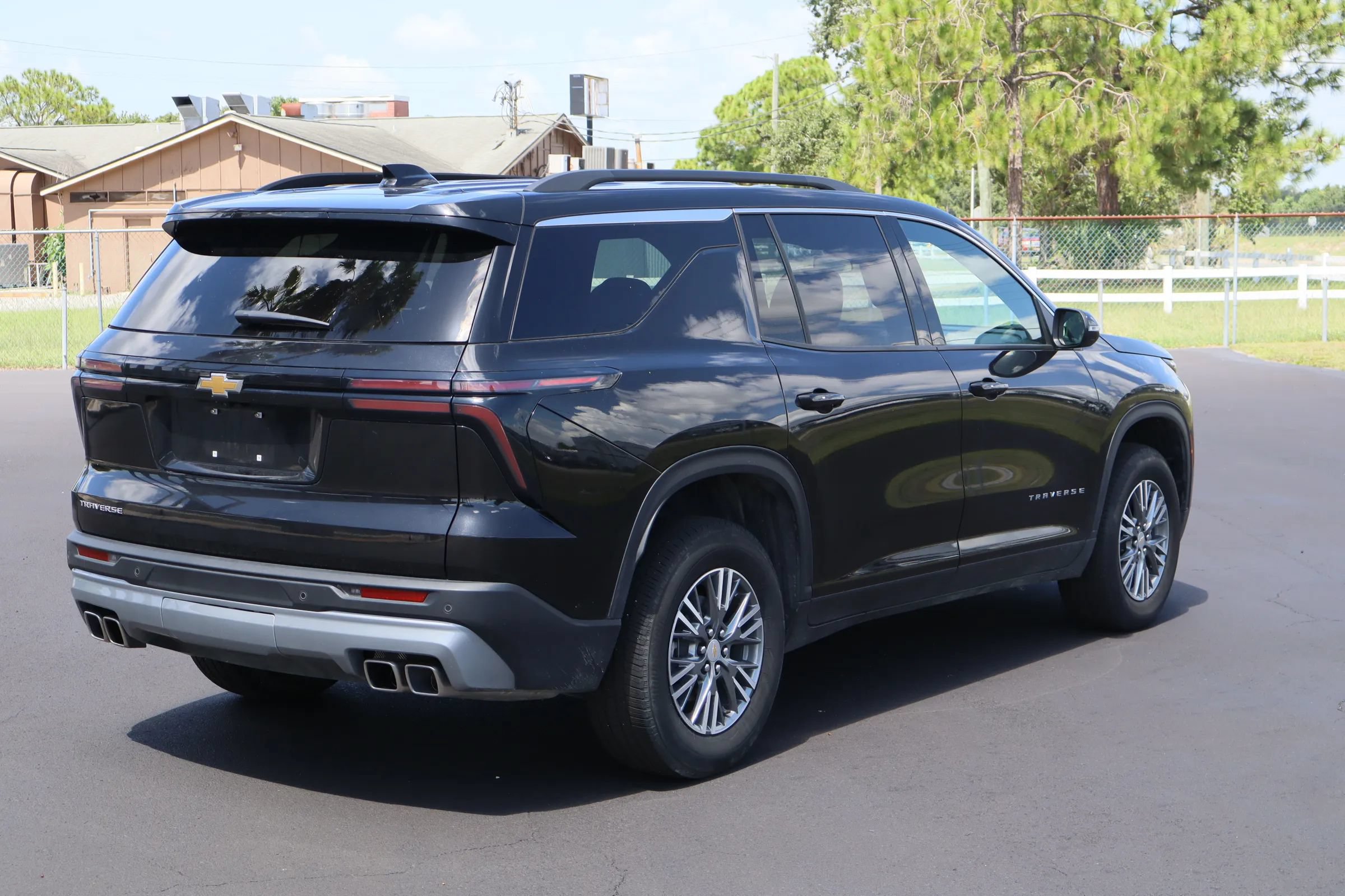 Used 2026 Chevrolet Traverse LT FWD image 7