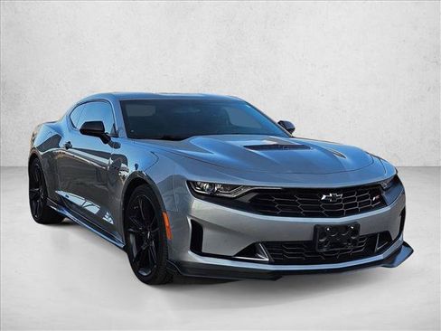 Used 2023 Chevrolet Camaro LT RWD image 4