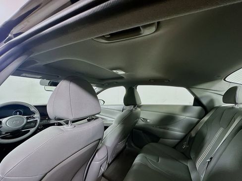 Used 2025 Hyundai Elantra SEL FWD image 13