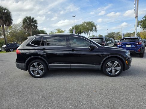 Used 2018 Volkswagen Tiguan SEL Premium image 2