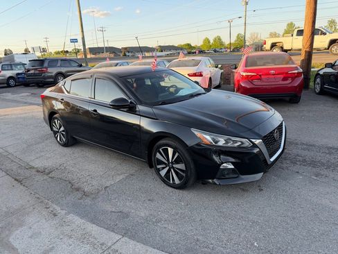 Used 2019 Nissan Altima 2.5 SV image 3
