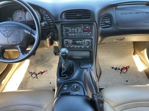 Used 2001 Chevrolet Corvette Convertible w/ Preferred Equipment Group2 RWD image 15