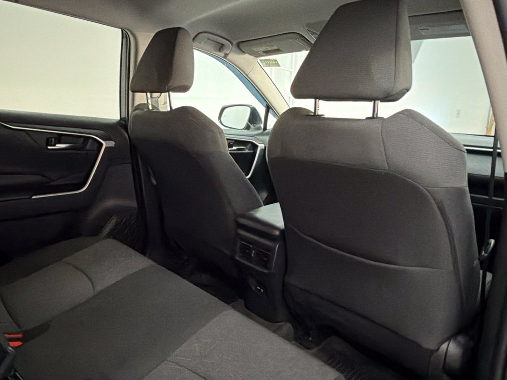 Used 2021 Toyota RAV4 XLE AWD/4WD image 29