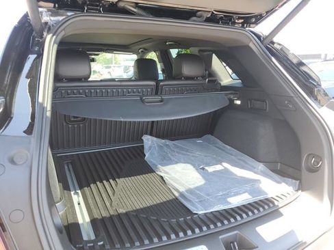 Certified 2025 Cadillac XT5 Premium Luxury w/ LPO, Floor Liner Package AWD/4WD image 32