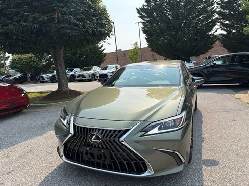 Used 2025 Lexus ES 350 w/ Premium Package FWD image 3