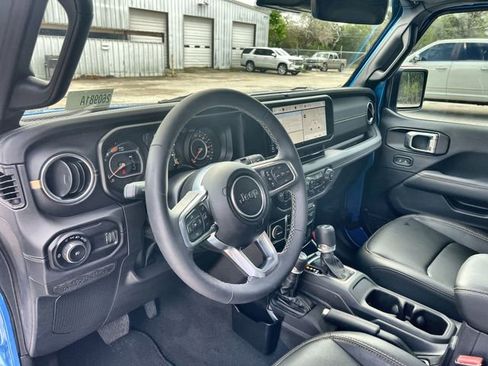 Used 2025 Jeep Wrangler Sahara w/ Safety Group image 11