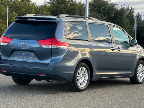 Used 2013 Toyota Sienna XLE image 4