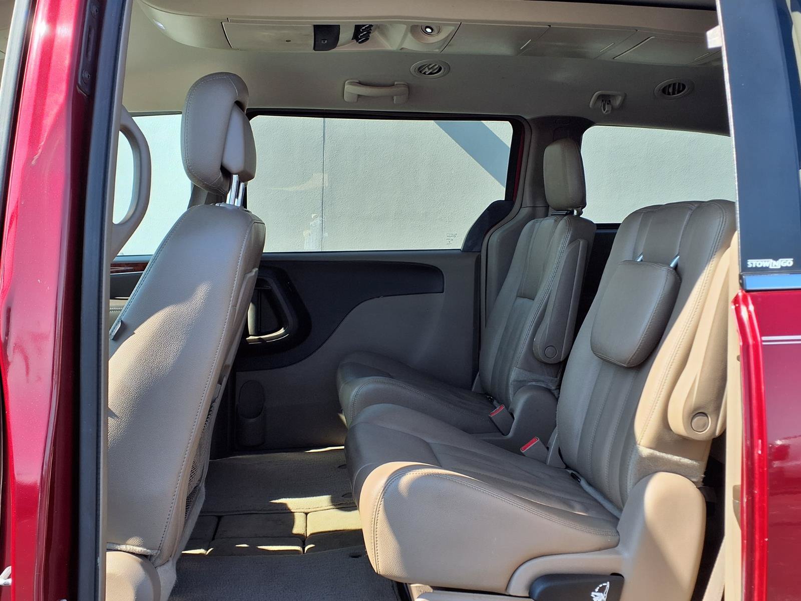 Used 2014 Chrysler Town & Country Touring FWD image 13