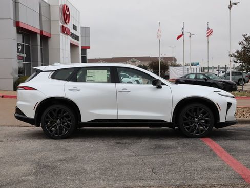 New 2025 Toyota Crown Signia image 5