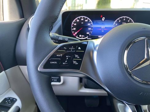 Certified 2025 Mercedes-Benz GLA 250 image 27