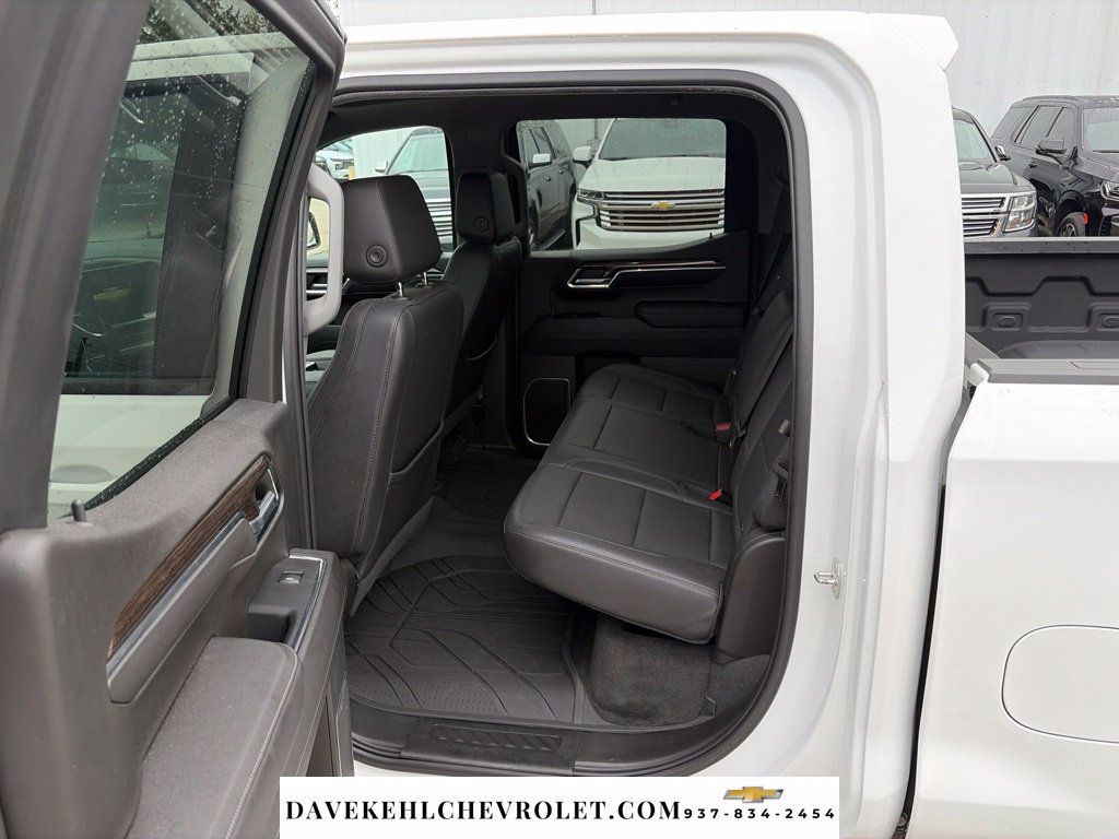 Used 2023 Chevrolet Silverado 1500 LT w/ Leather Package AWD/4WD image 19