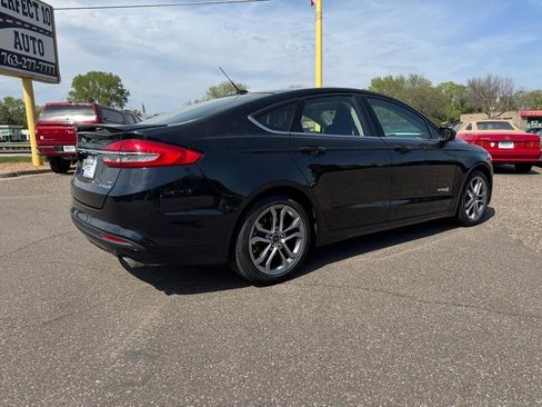 Used 2017 Ford Fusion SE w/ Equipment Group 601A FWD image 5