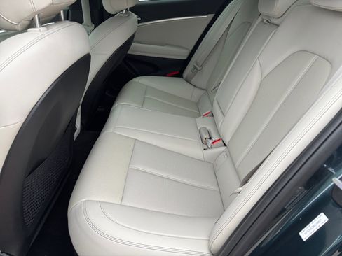 Used 2024 Genesis G70 2.5T image 13