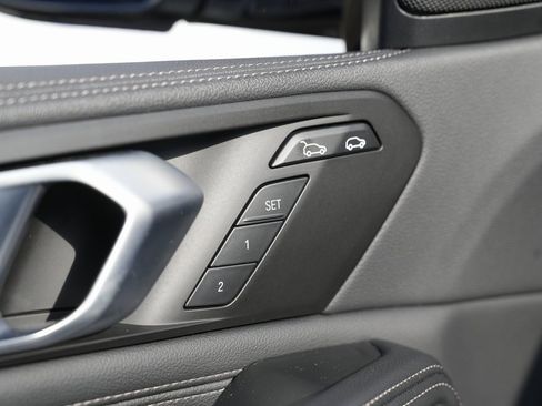 Used 2022 BMW X6 xDrive40i w/ M Sport Package image 30