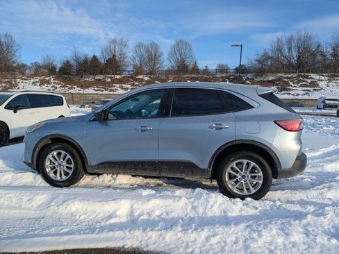 Used 2022 Ford Escape SE w/ Cold Weather Package image 8