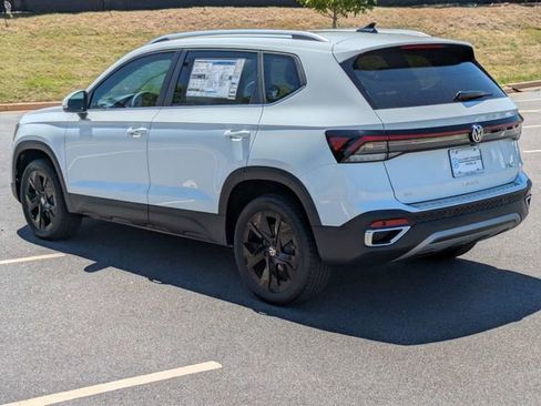 New 2026 Volkswagen Taos SE FWD image 6
