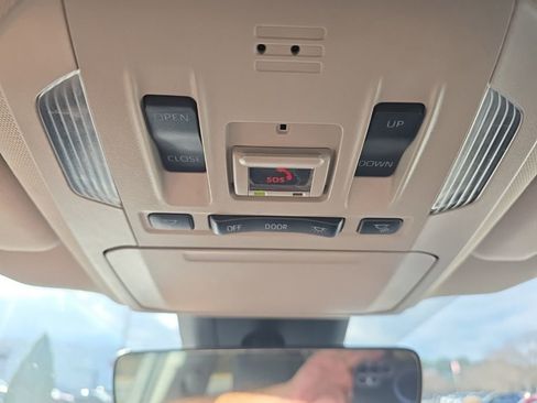 Used 2022 Toyota Highlander XLE image 35