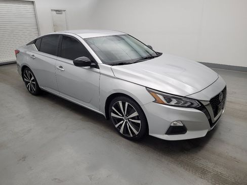 Used 2019 Nissan Altima 2.5 SR FWD image 11