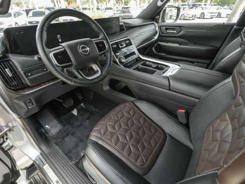 Used 2025 Nissan Armada Platinum image 7