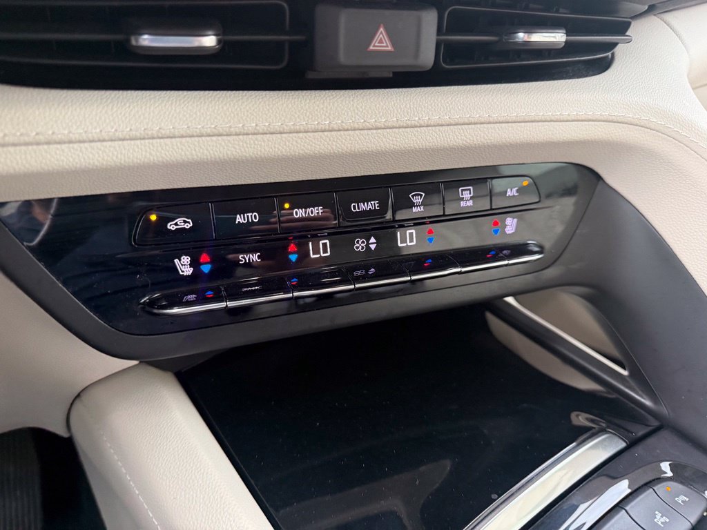 Used 2023 Buick Envision Avenir AWD/4WD image 25
