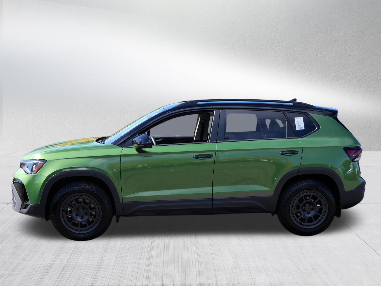 Certified 2025 Volkswagen Taos SE AWD/4WD image 4