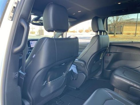 New 2026 Chrysler Pacifica Select image 22