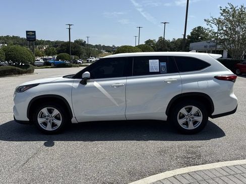 Used 2020 Toyota Highlander L FWD image 6