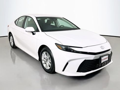 Used 2025 Toyota Camry LE FWD image 4