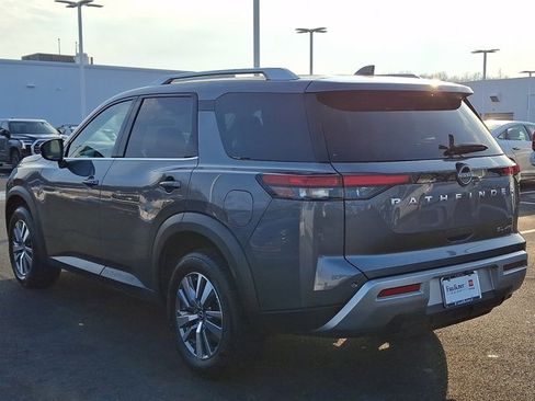 Used 2025 Nissan Pathfinder SL image 4