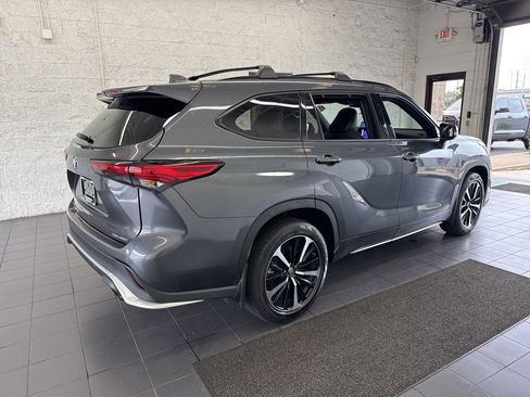 Used 2023 Toyota Highlander XSE AWD/4WD image 8