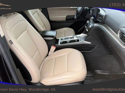 Used 2020 Ford Explorer XLT w/ Equipment Group 202A AWD/4WD image 39