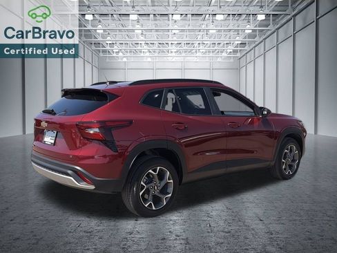 Certified 2025 Chevrolet Trax LT w/ Sunroof Package FWD image 6