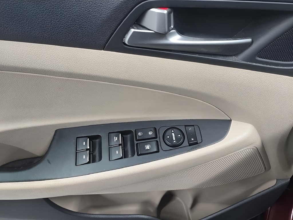 Used 2016 Hyundai Tucson Limited FWD image 12