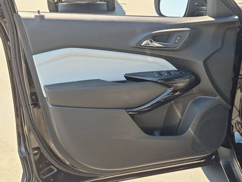 Used 2025 Chevrolet Trax LT w/ LT Convenience Package FWD image 11
