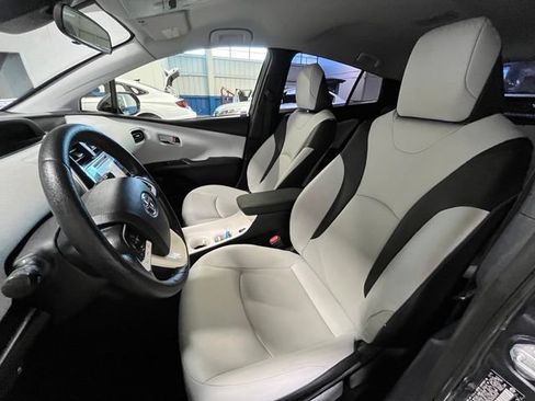 Used 2016 Toyota Prius Three Touring FWD image 27