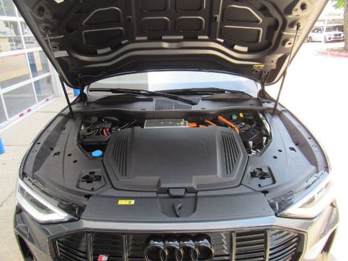 Used 2023 Audi e-tron S Premium Plus w/ Black Optic Package image 59