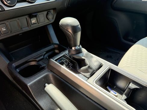 Used 2022 Toyota Tacoma SR5 w/ SR5 Appearance Package (SM) image 15