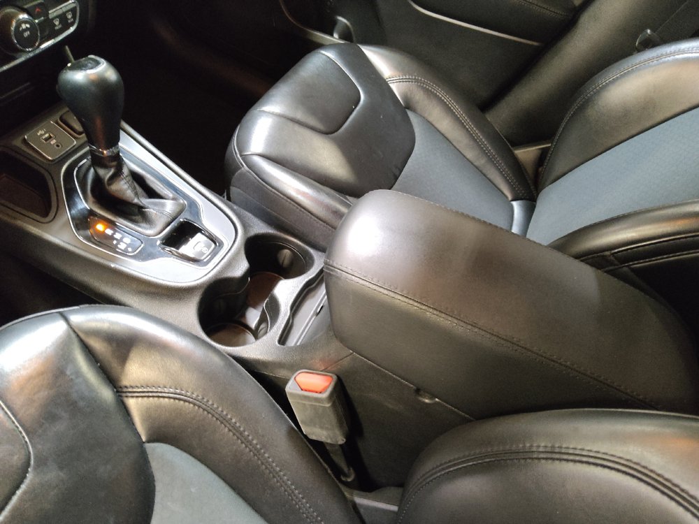 Used 2019 Jeep Cherokee Latitude Plus FWD image 26