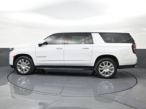 Used 2022 Chevrolet Suburban High Country RWD image 2