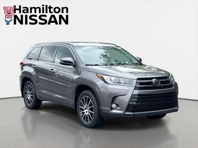 Used 2018 Toyota Highlander SE w/ Carpet Mat Package (TMS)