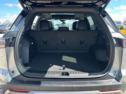 Used 2025 Chevrolet Equinox LT w/ Convenience Package II image 13