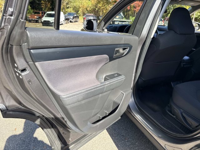 Used 2023 Toyota Highlander LE FWD image 20