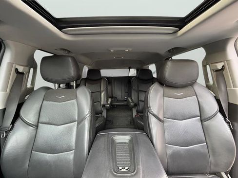 Used 2020 Cadillac Escalade Luxury w/ Escalade Sport Edition image 28