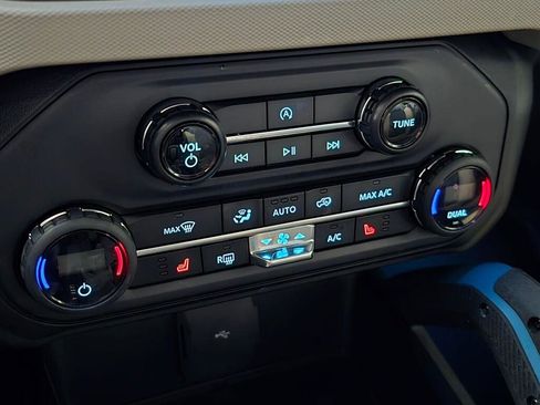 Used 2024 Ford Bronco Wildtrak AWD/4WD image 32