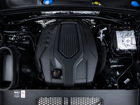 Certified 2025 Porsche Macan image 23